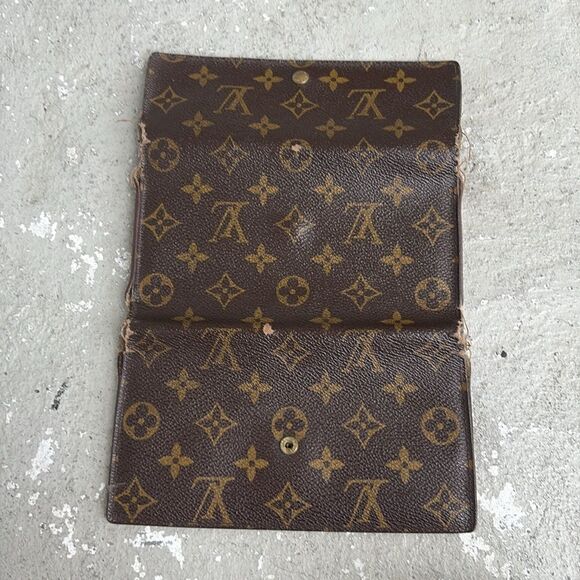 Vintage Louis Vuitton long wallet - Picture 4 of 11